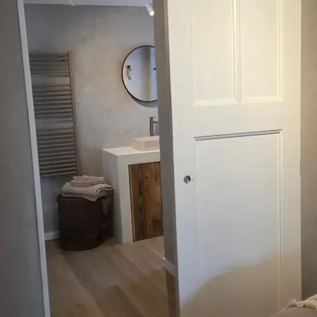 21 Stylish And Luxurious Apartment *