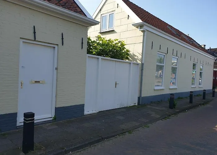 21 Stylish And Luxurious Apartment *